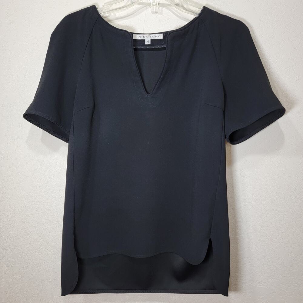 Trina Turk Top M Black Tunic Fitted Short Sleeve Medium